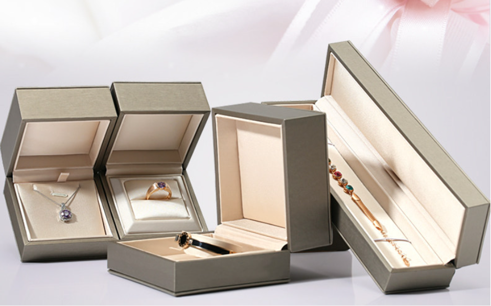 ZTB-072 wiredrawing effect PU plastic jewelry gift display box for engagement wedding and party